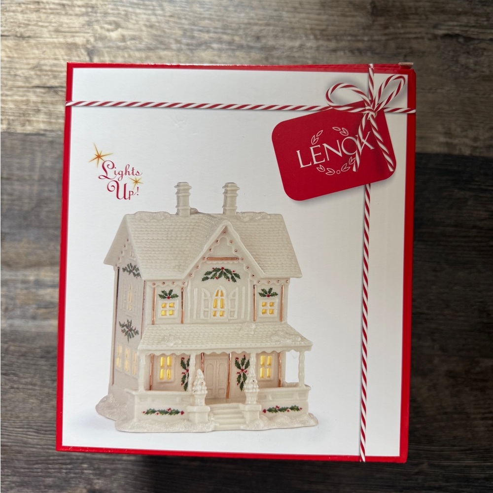 Lenox Festive Light-Up Holiday House - Cream and Gold